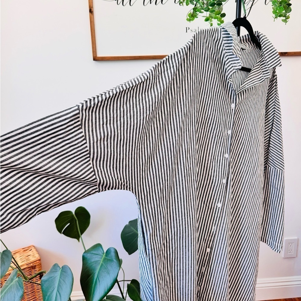 Beautiful 100% cotton striped button-down minimalist shirt dress - Picture 10 of 11